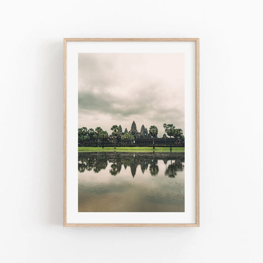 Angkor Wat photo: cloudy sky, water reflection.